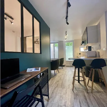 Du Pont Joubert Apartment